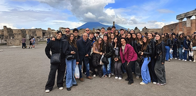 Guiding Expert by Pina Paesano